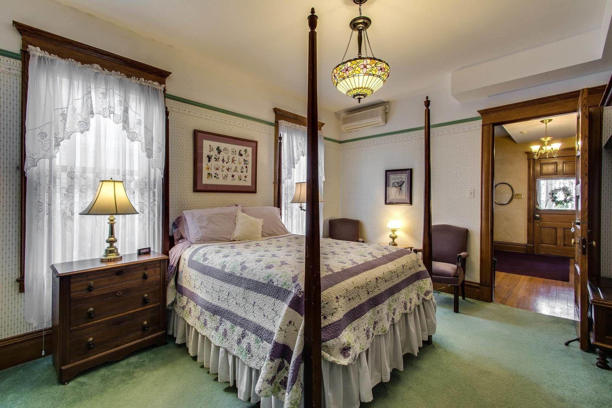 Harrison House Bed & Breakfast Naperville Exterior foto